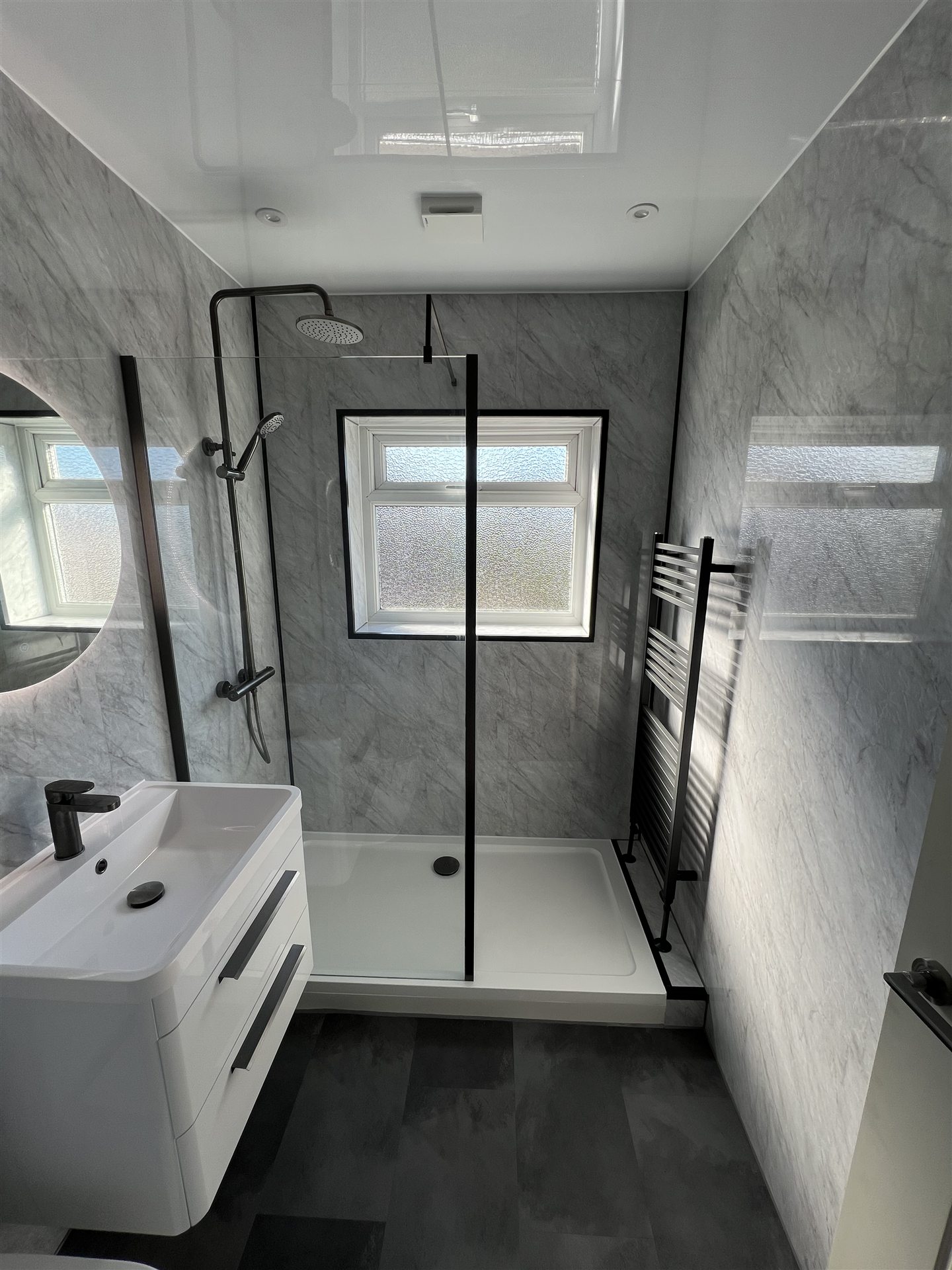 Marble-effect walk-in shower with black frame glass screen